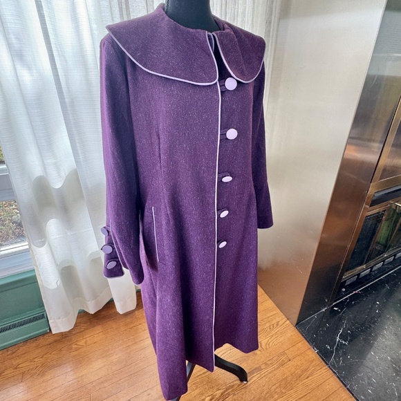Vintage 60s coat, plum purple, lavender trim & buttons, Mod fall spring, 12/14 - Picture 2 of 12